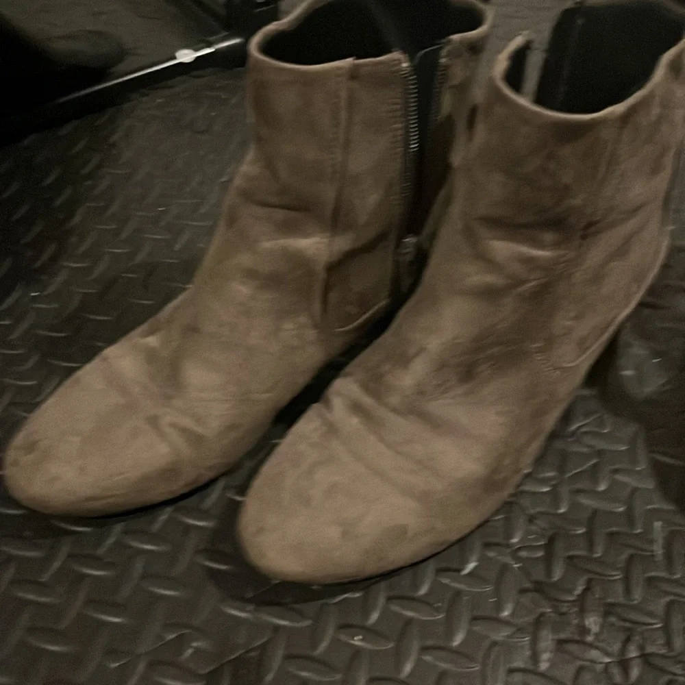 Boots (2) - Picture 2 of 3